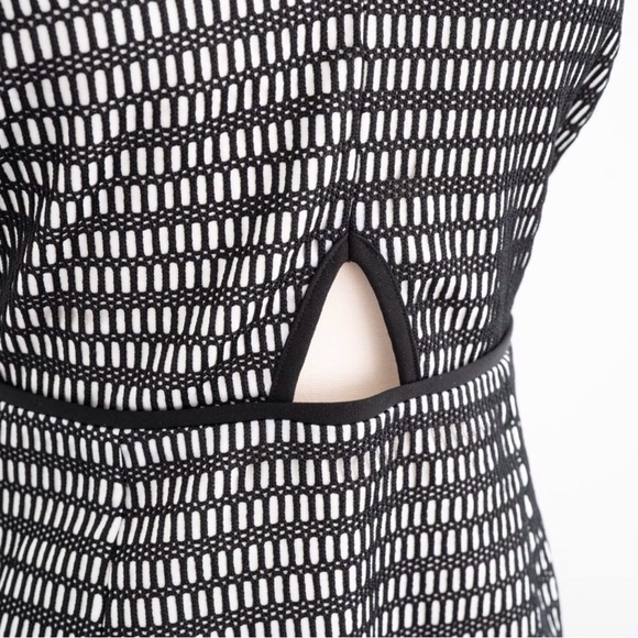 NEW Elliatt Black & White Mesh Dress With Keyhole Detail A-line Silhouette - Picture 3 of 7